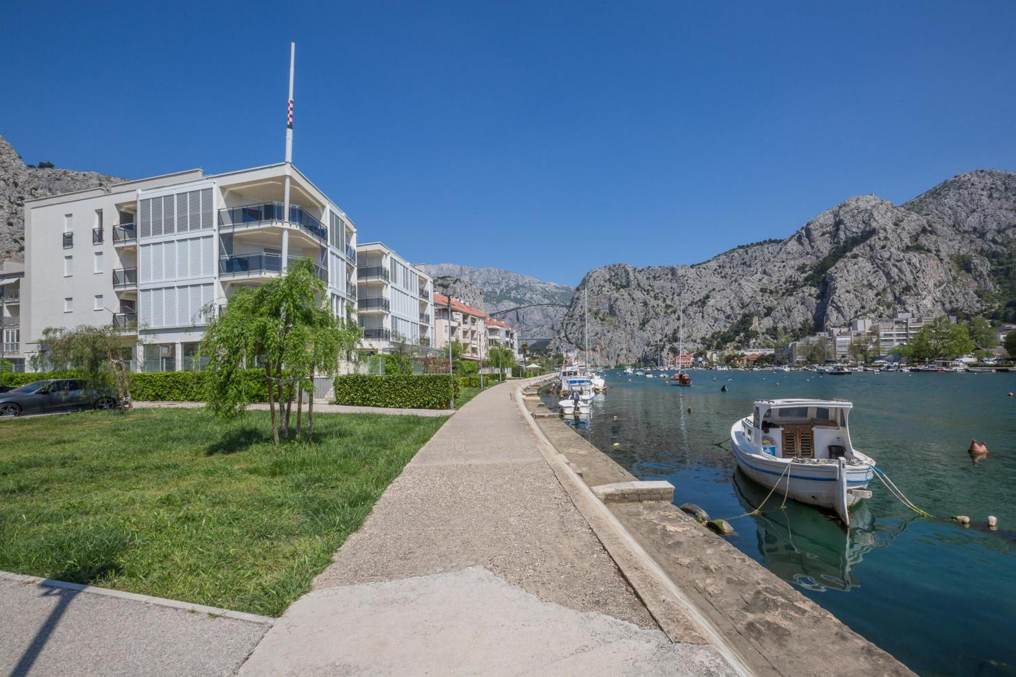 Ap 4+2 In One Of The Most Luxury Building In Omis Room photo